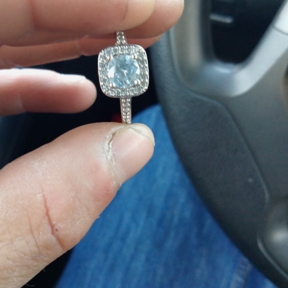 Engagement ring - Picture 2 of 10